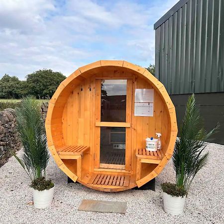 Clover Cottage Beeley Bagian luar foto