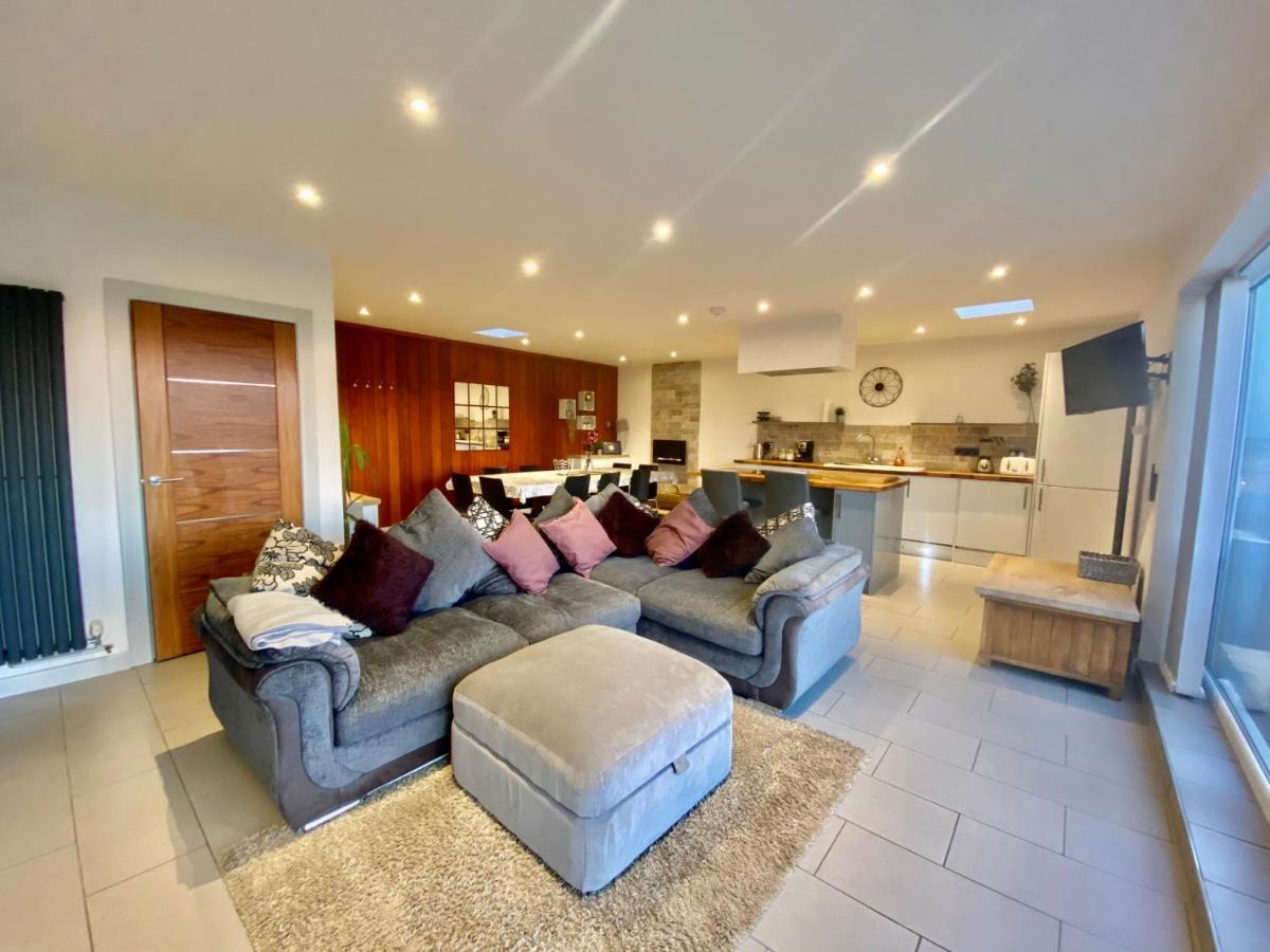 Clover Cottage Beeley Bagian luar foto