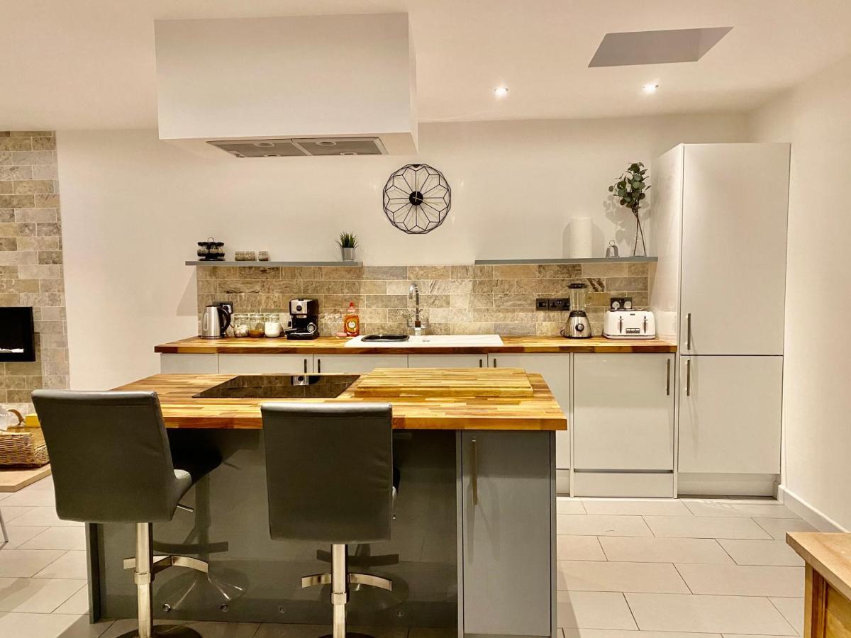 Clover Cottage Beeley Bagian luar foto
