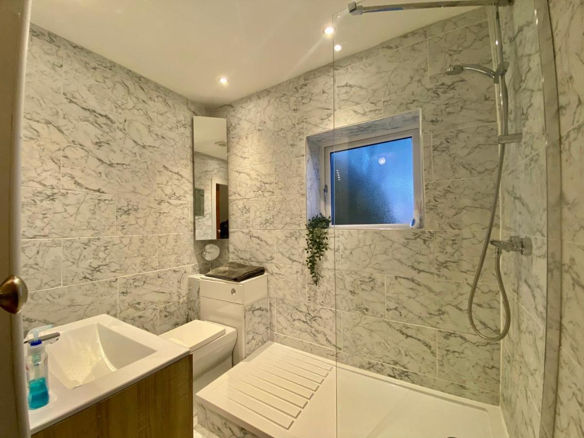 Clover Cottage Beeley Bagian luar foto