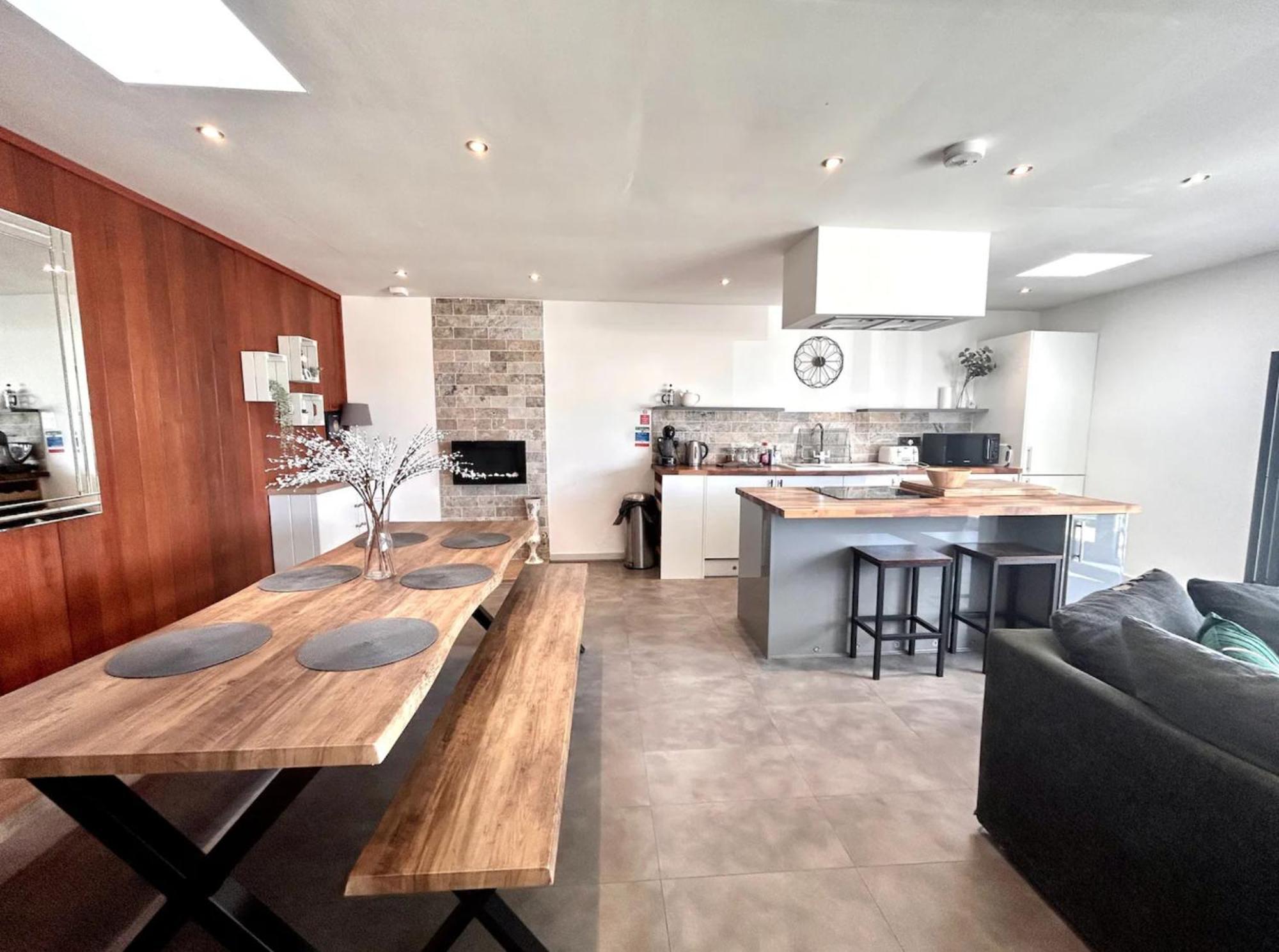 Clover Cottage Beeley Bagian luar foto