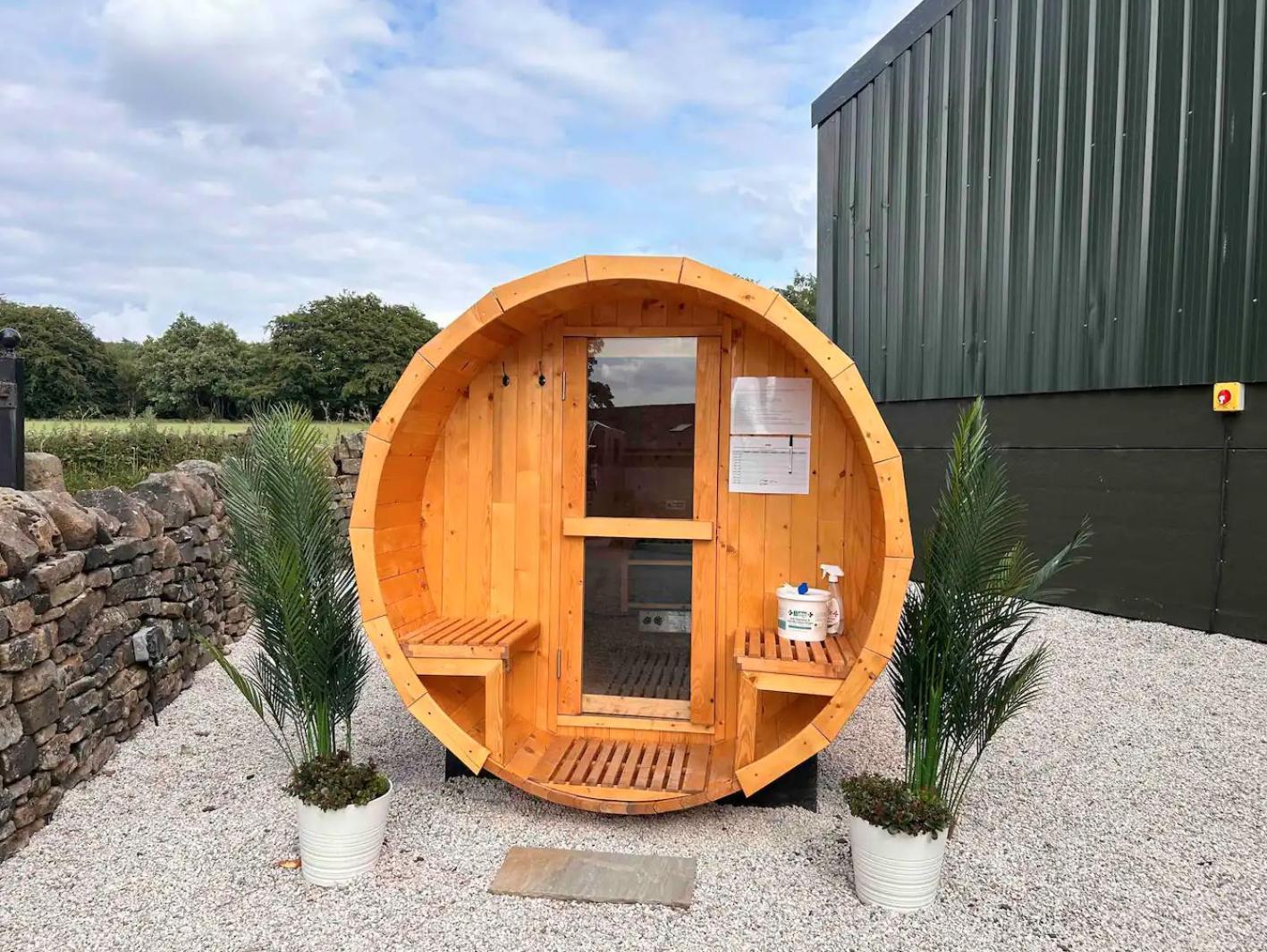 Clover Cottage Beeley Bagian luar foto