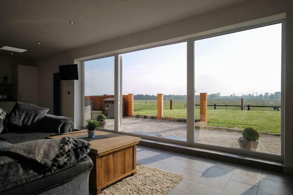 Clover Cottage Beeley Bagian luar foto