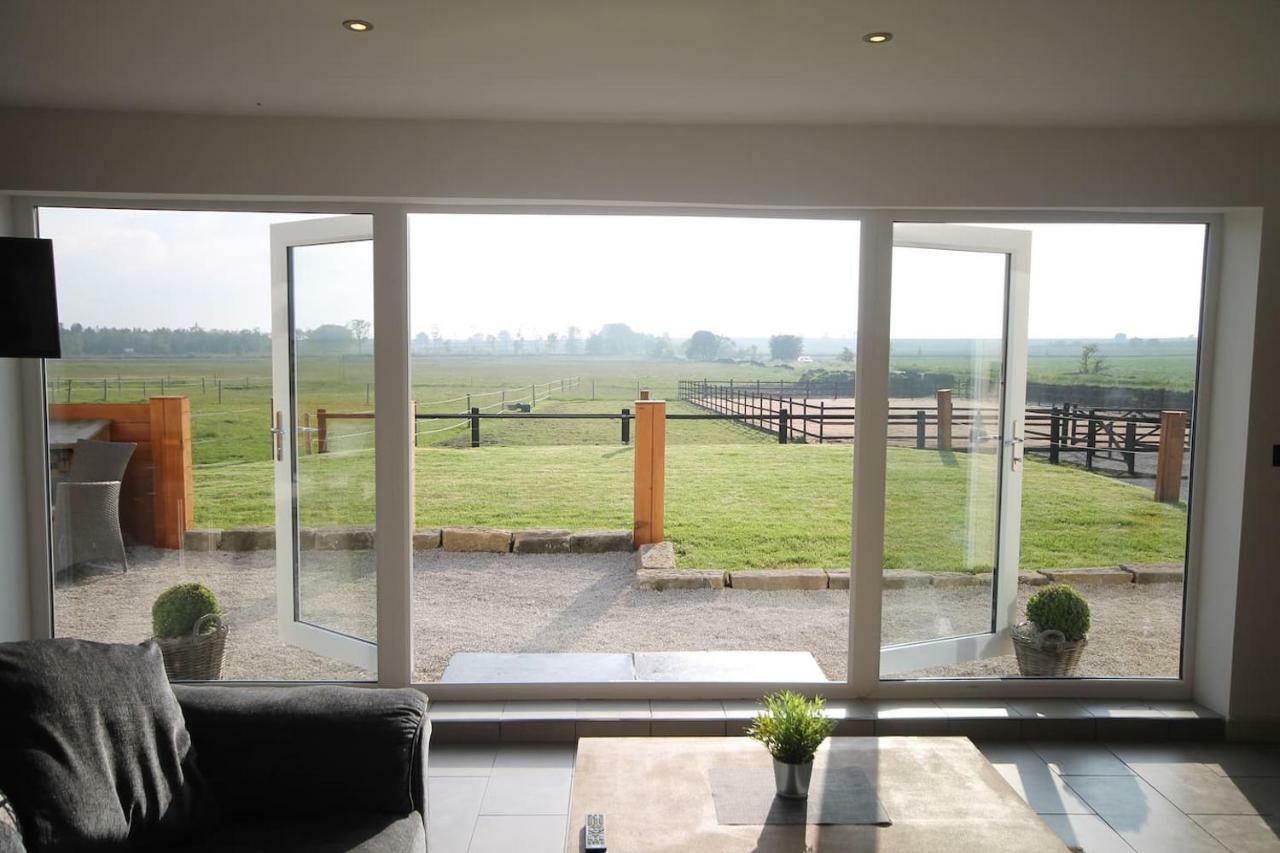 Clover Cottage Beeley Bagian luar foto