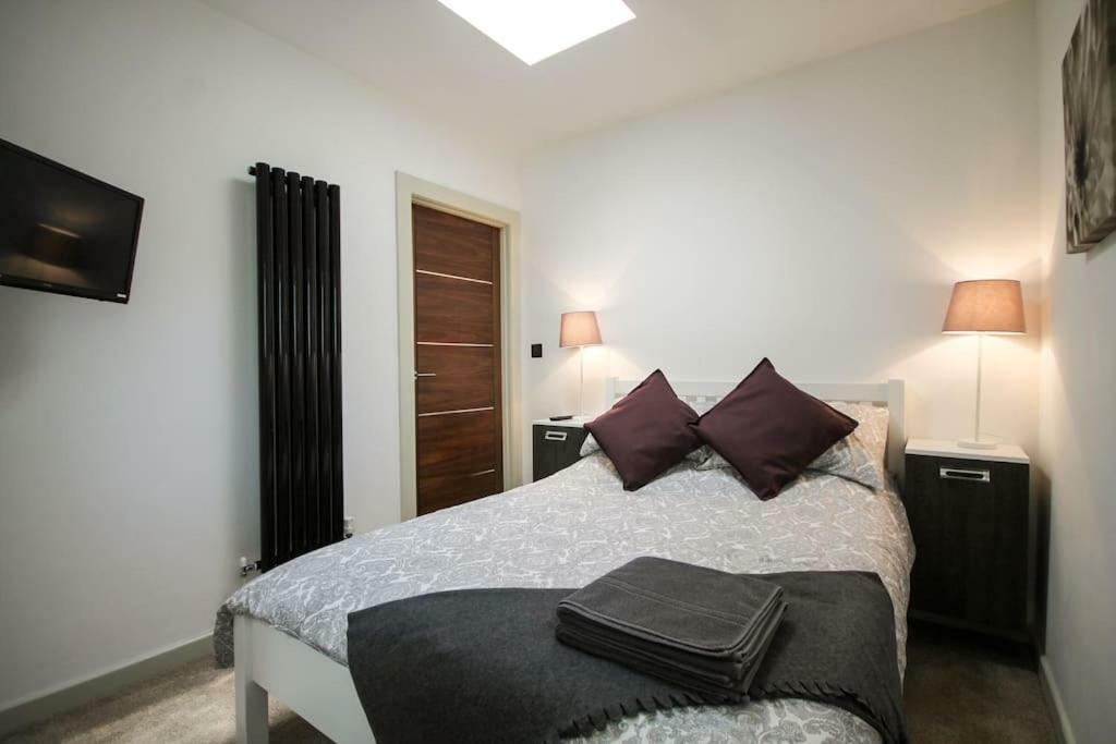 Clover Cottage Beeley Bagian luar foto